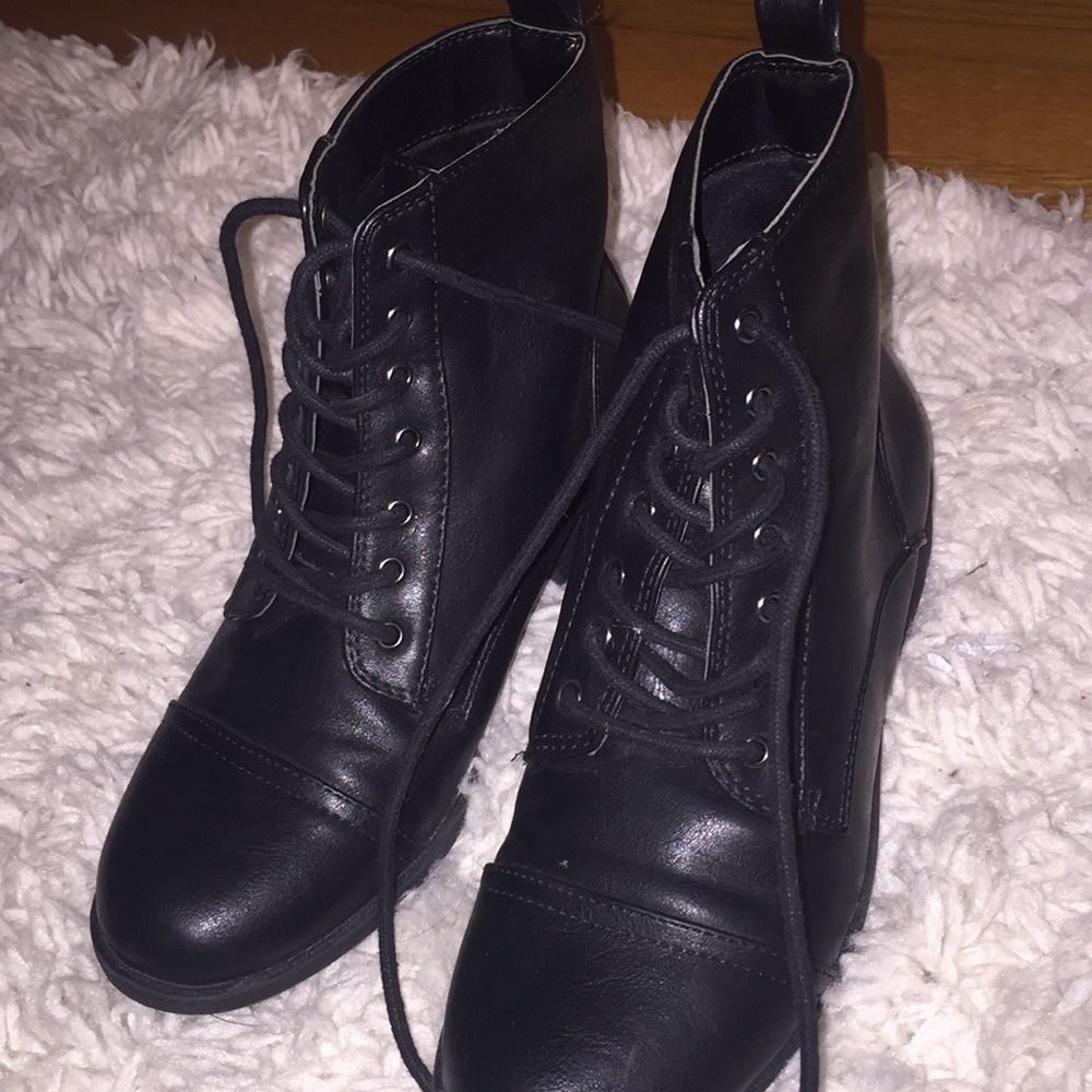 black combat boots size 5 1/2